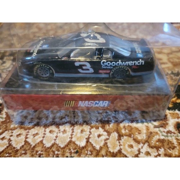 The Unbranded Brand Other - Dale Earnhardt Sr. #3 NASCAR GLASS Ornament Goodwrench Black 2004
